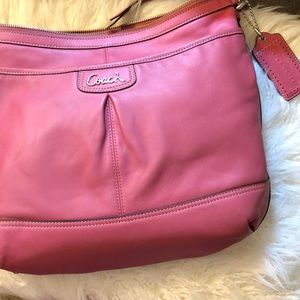 💓💓 Beautiful pink COACH leather crossbody bag